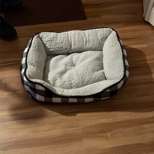 Cozy Checkered Light Gray Pet Bed